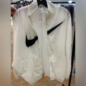 Brand new Women’s Nike Sportswear Essential Woven Jacket white and black